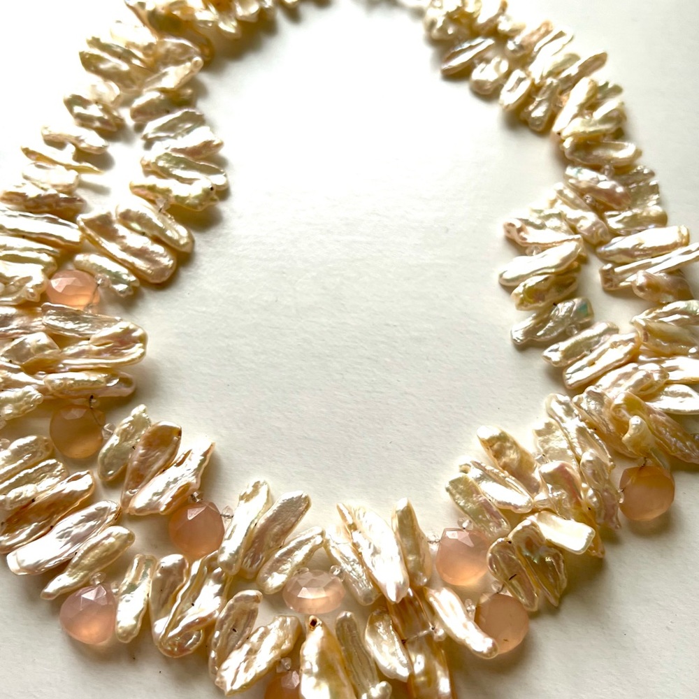 Two strand pearl chalcedony 14 K toggle closure necklace